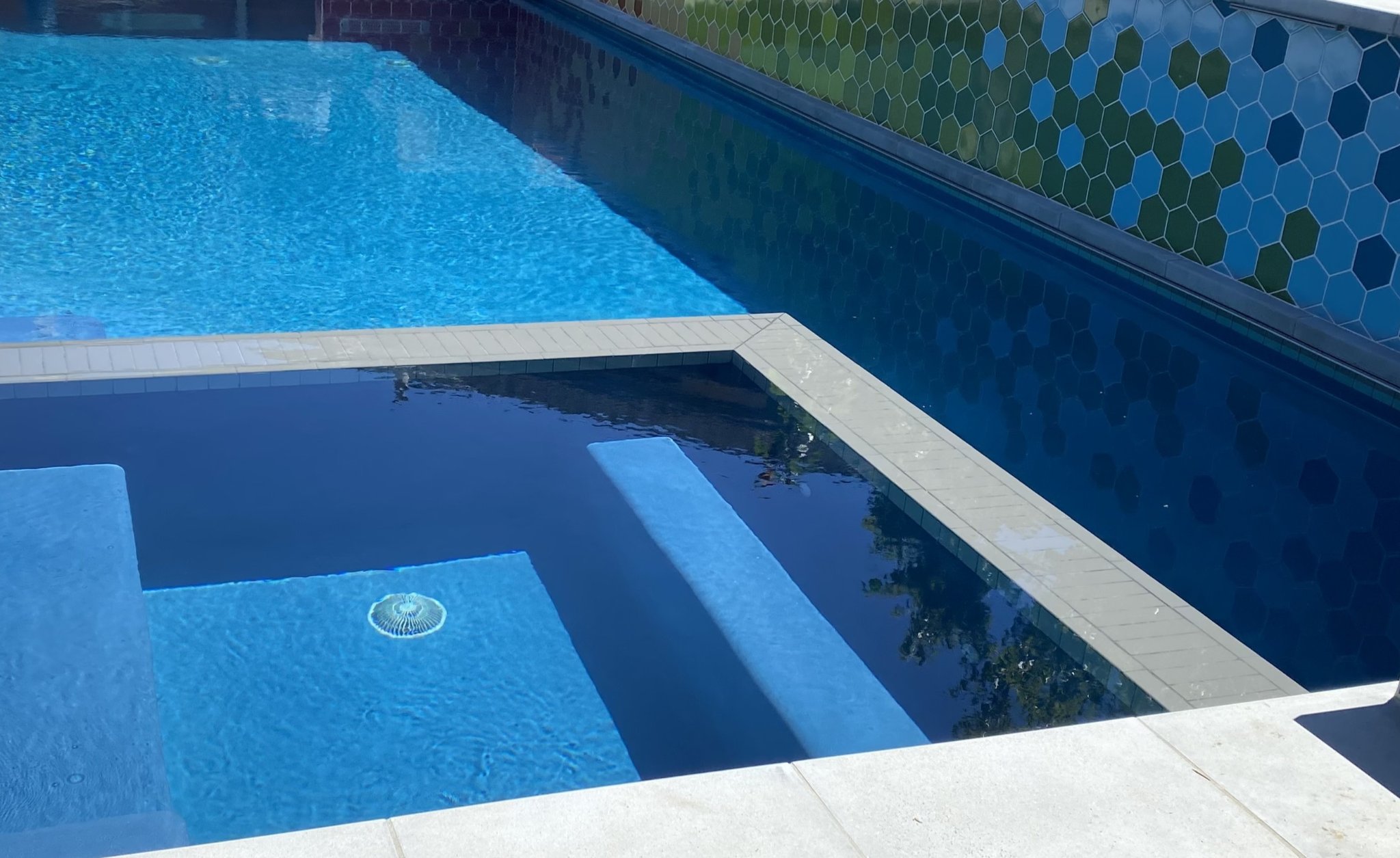 Pool water feature
